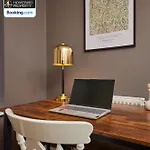 4 Bedroom House By Homebird Management Short Lets & Serviced With Parking, Garden & Patio Area Leeds (West Yorkshire)